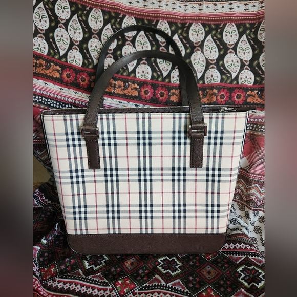 Burberry Nova Check Tote Bag in Beige Nylon Tote - Picture 2 of 16